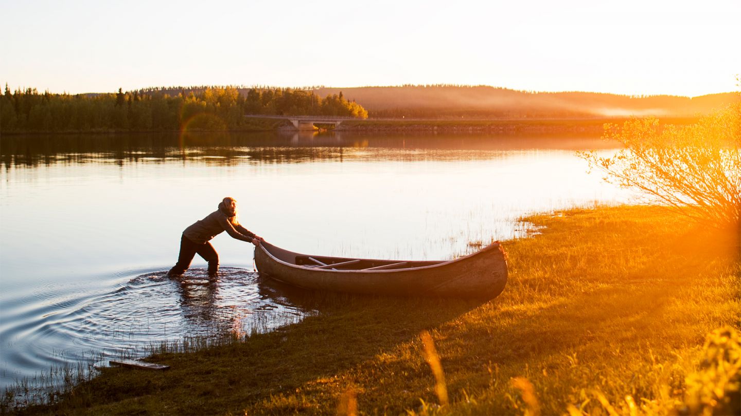 Summer in Lapland, midnight canoeing