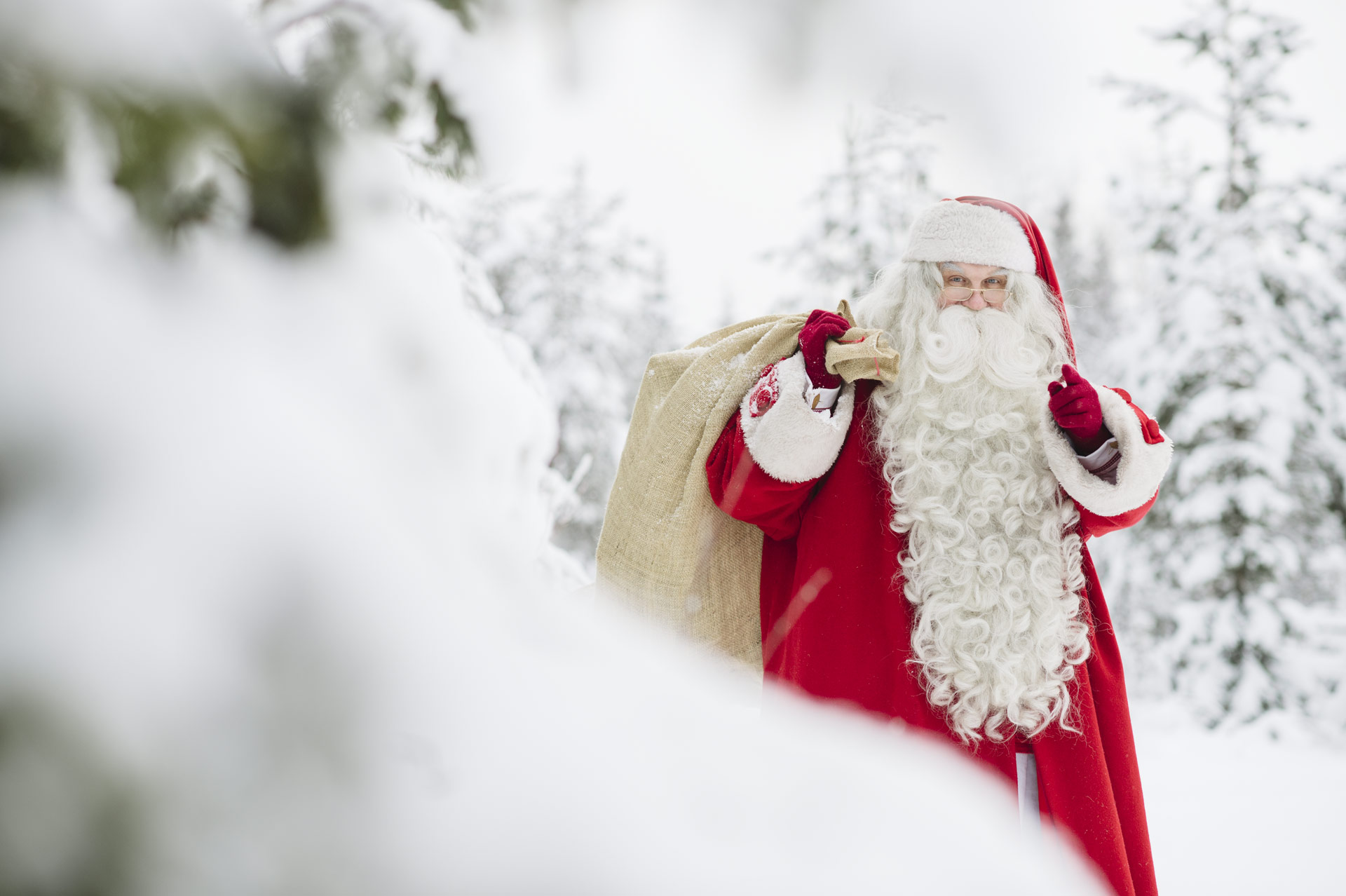 8. Santa Claus Nail Designs for a Festive Look - wide 5