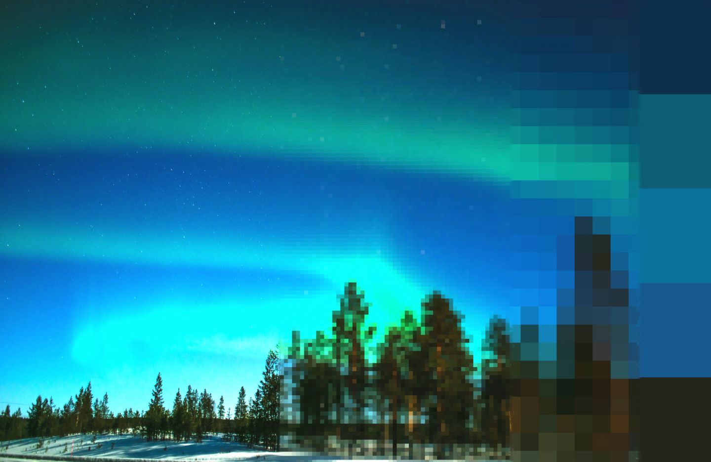 Compression artifacts in a Northern Lights photo from Finnish Lapland