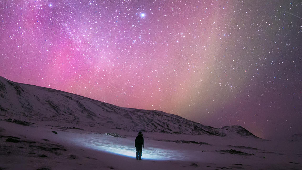 auroras & stars in Lapland in winter