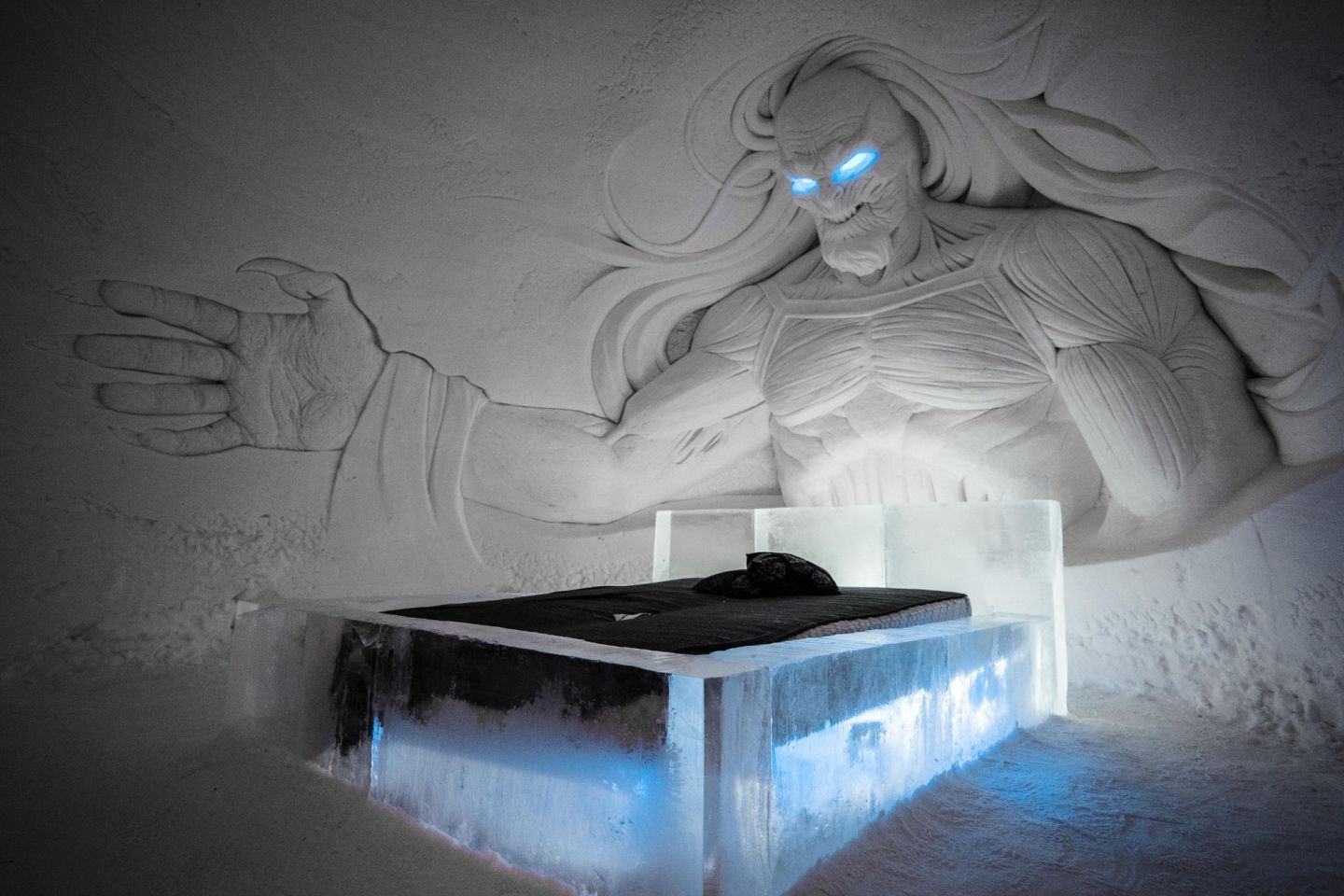 Game of thrones snow village hotel bed