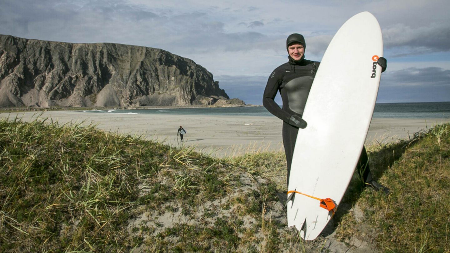 Aslat-Jon Länsman surfing