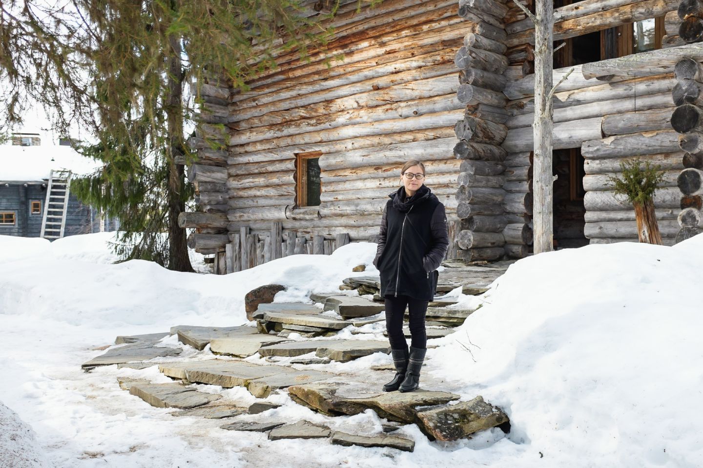 female museum director standing outside reidar särestöniemi gallery in winter