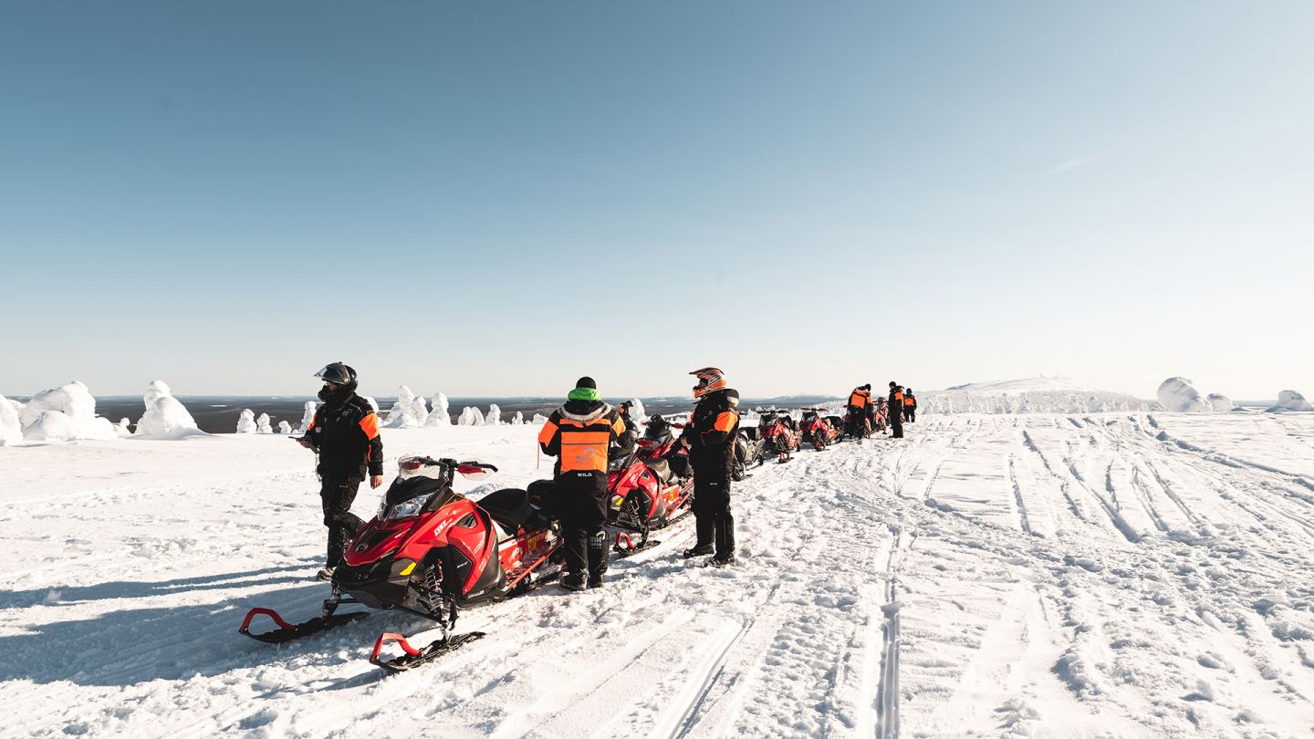 Moottorikelkkasafari Luostolla