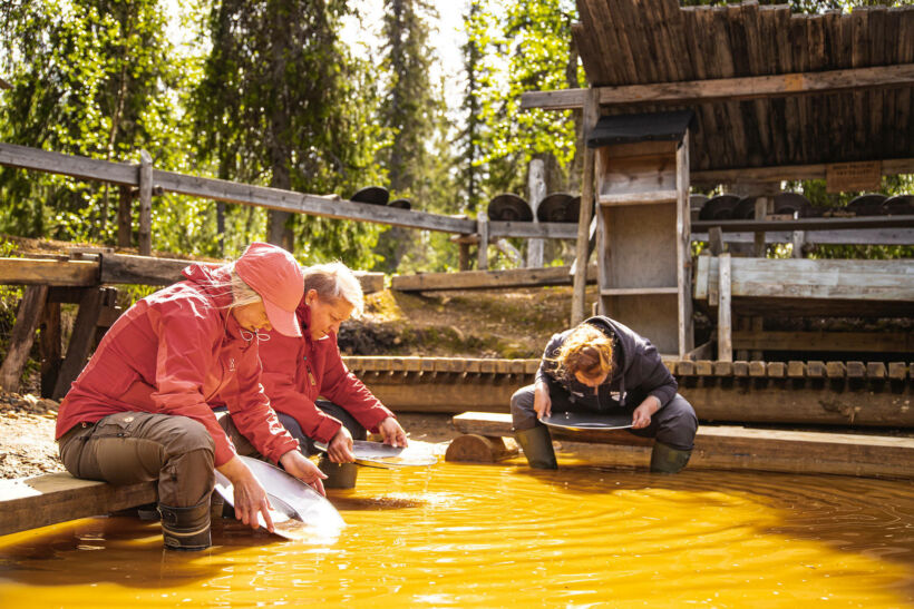 Panning for gold in the sunshine at Tankavaara Gold Village in Sodankylä, a Finnish Lapland filming location