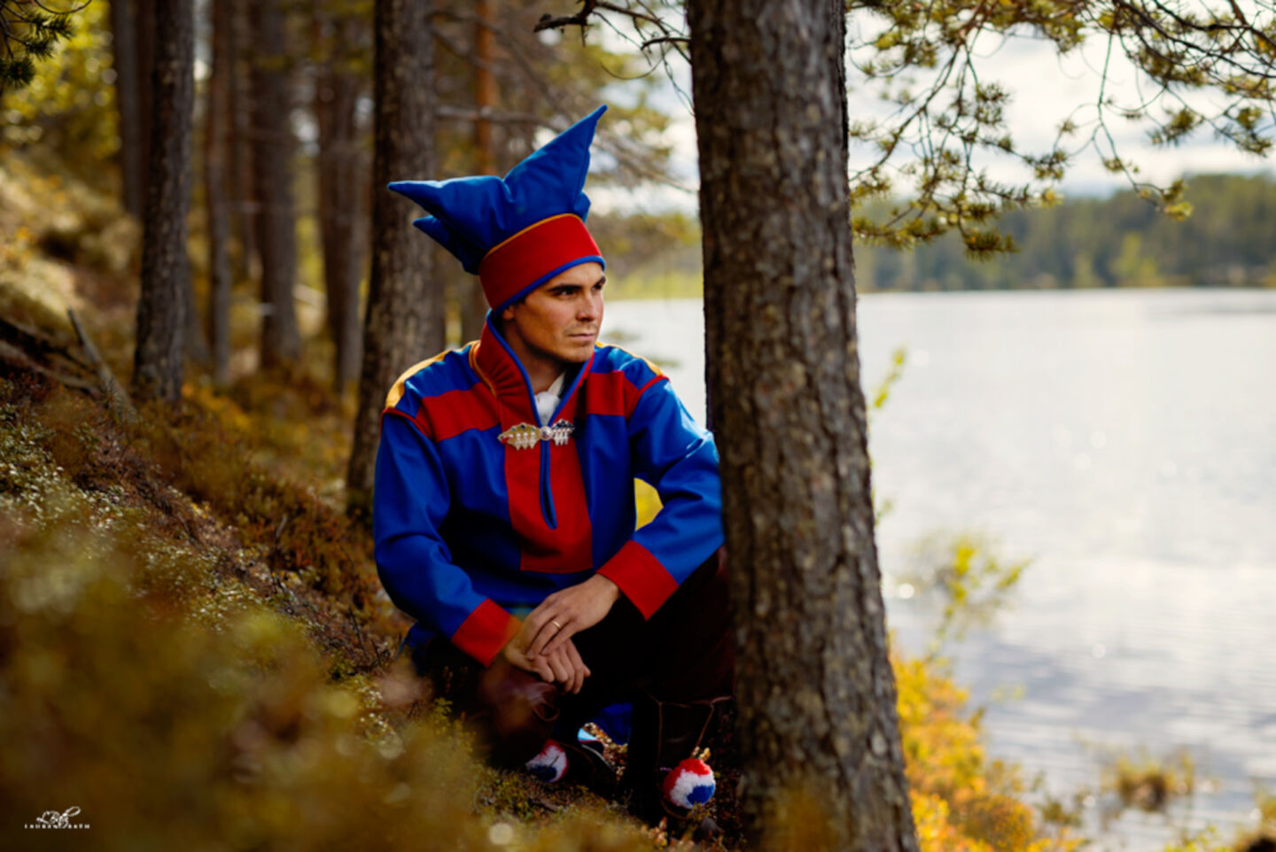 A Sámi enjoys the autumn weather in Lapland