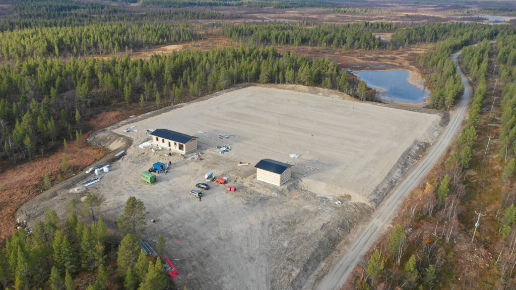 The EISCAT_3D incoherent scatter radar will be built in Karesuvanto, Enontekiö. In October 2021, the ground was leveled for the installation of antennas.