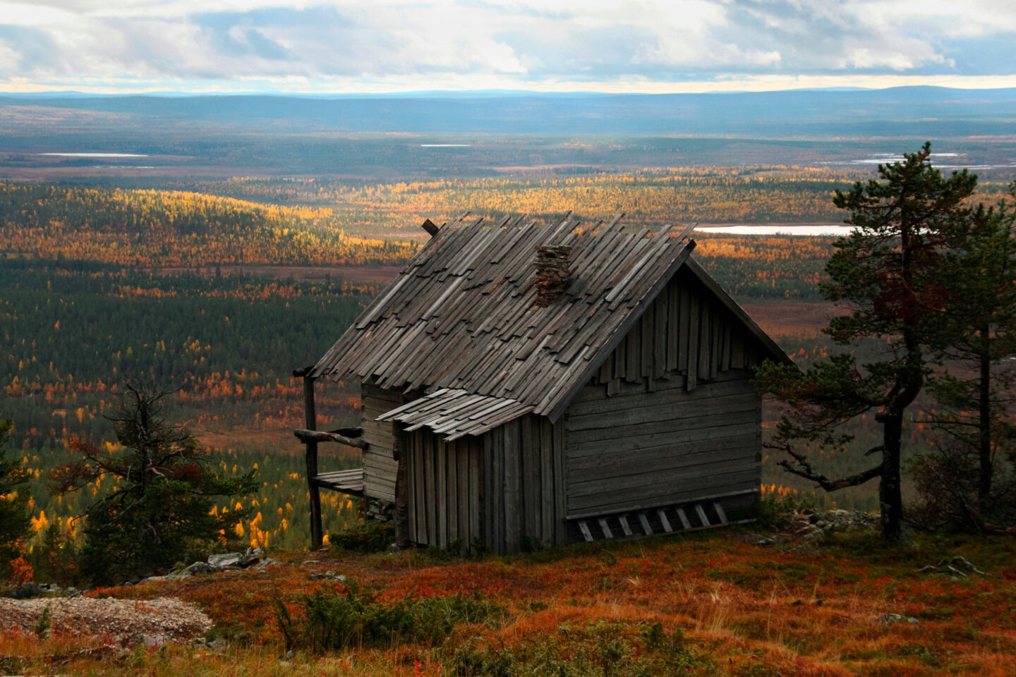 Autumn colors & an Arctic cabin in Kittilä, Finland