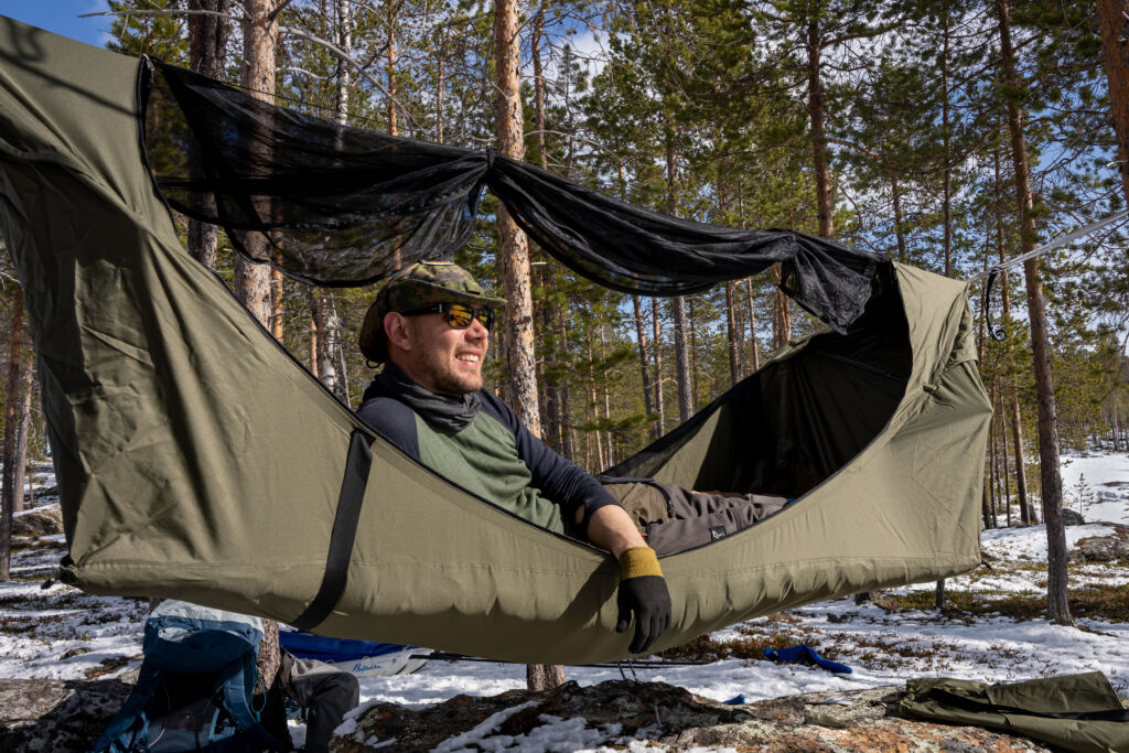 Ossi Blomqvist riippukeinussa